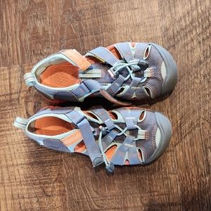 Kids Keen Shoes Size 1